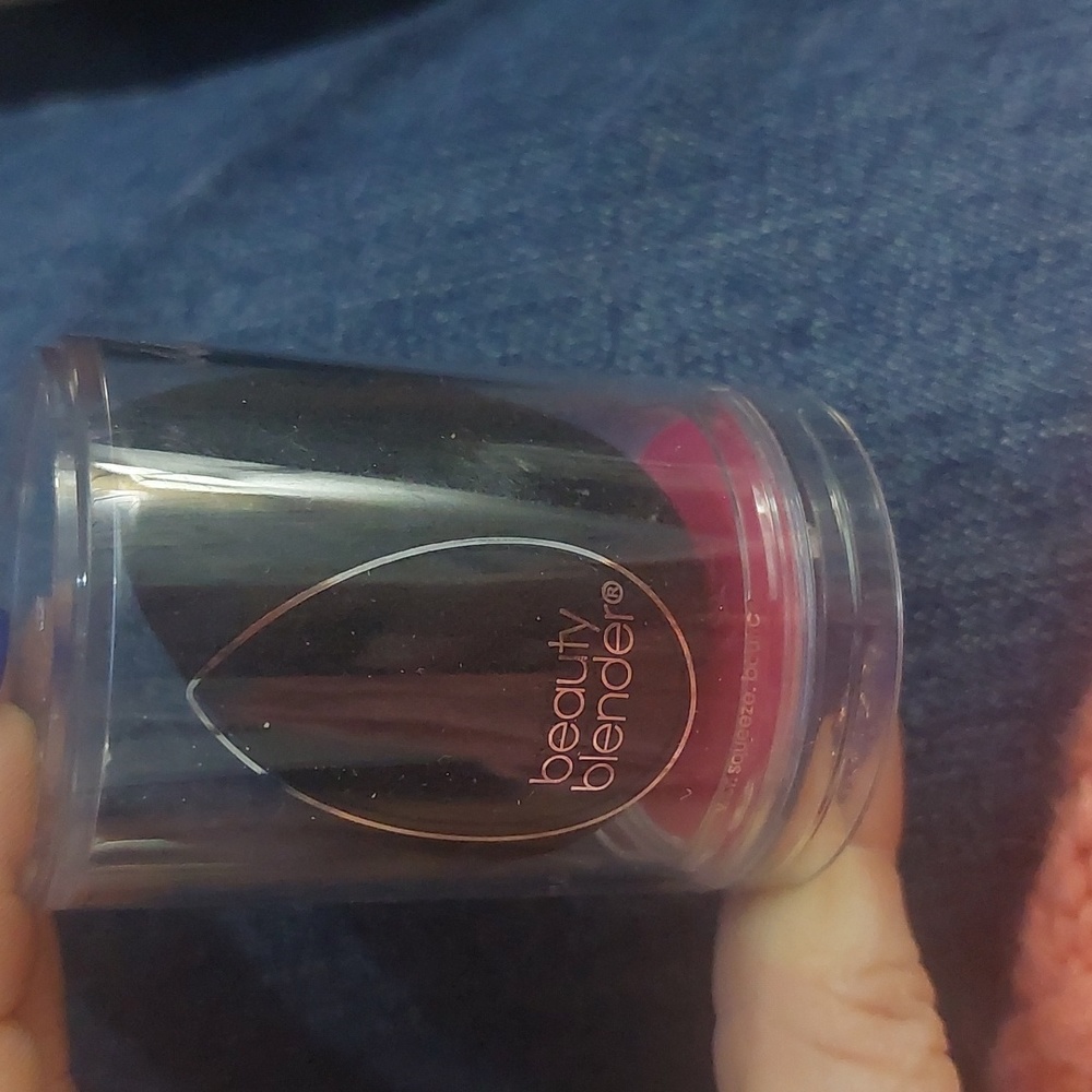 Beauty Blender Pro‎ makeup sponge